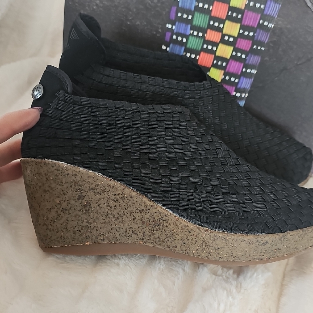 bernie mev. Black Woven Wedges - Picture 4 of 10